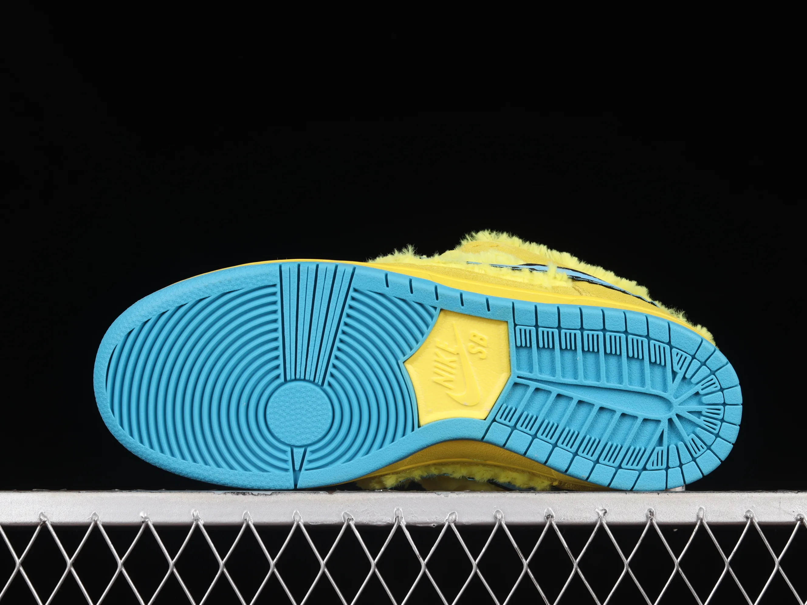 All categories Nk SB Dunk Series Nk SB Dunk Low low-top sneakers OG version Grateful Dead x Nk SB Dunk Low "Yellow Bear" joint model yellow and blue bear sports skateboard shoes CJ5378-700